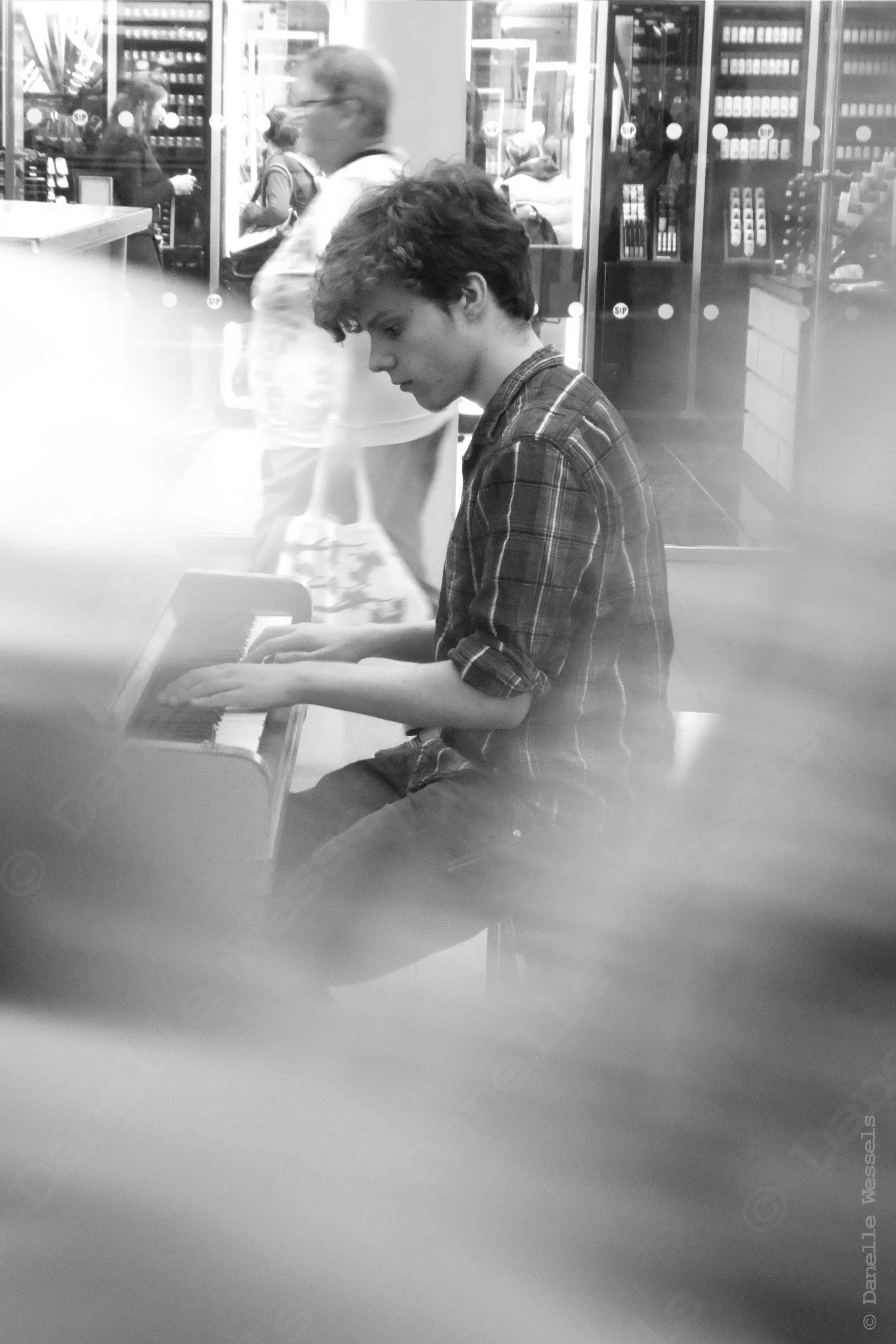 St.Pancras Piano, player detail